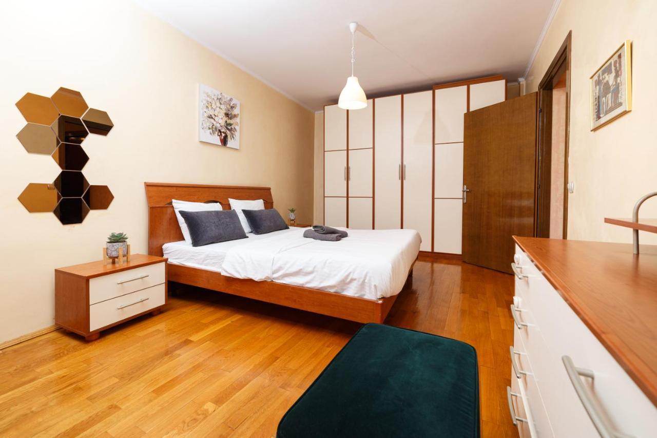 Color Apartments Unirii 14 Blv Букурещ Екстериор снимка